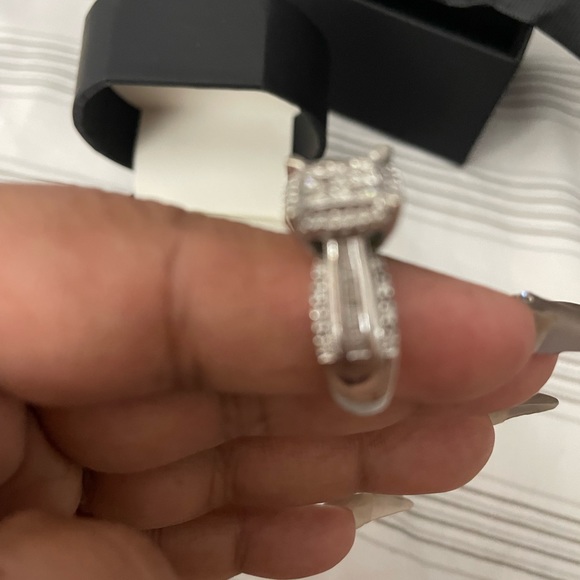 1 carat total weight 10k white Gold engagement ring - Picture 4 of 7